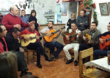 La Peña Flamenca imparte una ‘clase magistral’ a los alumnos de la Escuela