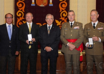 La oposición critica la falta de rigor del Gobierno para dar las medallas de oro