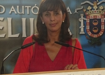 Mujer responde al PSOE y dice que los malos tratos se debaten en los despachos