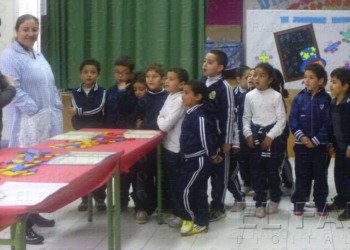 Los sindicatos denuncian que faltan mesas y sillas en las aulas