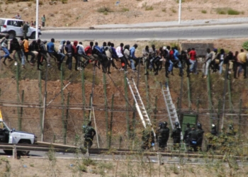 Imbroda critica la “enorme presión” de ONGs contra los guardias civiles