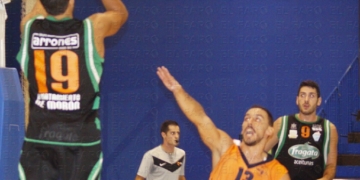 Los melillenses salieron muy serios a la cancha de juego y se impusieron en el primer cuarto por 16-18
