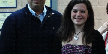 Virginia Rico, con su trofeo.