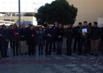 Minuto de silencio, con polémica sindical incluida, en memoria del policía fallecido