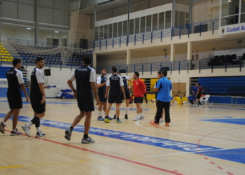 El CV Melilla prepara su encuentro ante   el Náutico Boiro