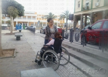 Una enfermedad de la piel impide caminar a una niña de diez años