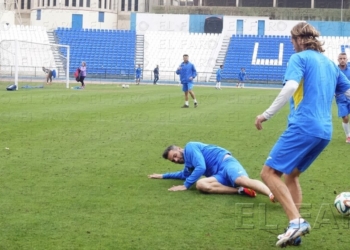 Imagen del entrenamiento de ayer, que fue regenerativo para los jugadores titulares y que jugaron en el encuentro ante el Arroyo.