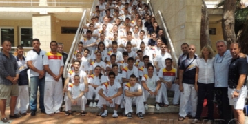 Foto de familia de todos los deportistas participantes.