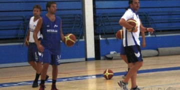 Álvaro García (c), en uno de los entrenamientos de la temporada pasada con el Melilla Baloncesto.