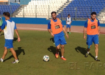 Pedro Bolaños (d), será la única baja del conjunto que entrena Fernando Currás.