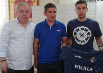 Imagen de Barroso (d) cuando fue presentado en la pasada campaña.