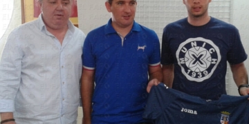 Imagen de Barroso (d) cuando fue presentado en la pasada campaña.