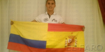 Alejandro, con la bandera de España y Colombia unidas.