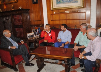 Momento de la recepción en el despacho del presidente de la Ciudad.