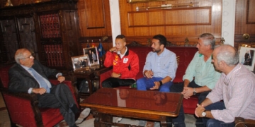Momento de la recepción en el despacho del presidente de la Ciudad.