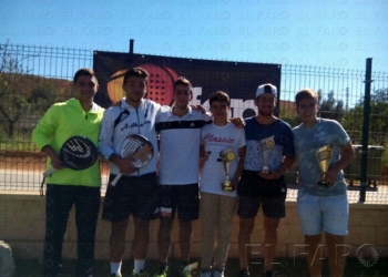 Jugadores melillenses junto a sus respectivas parejas que compitieron en el Campeonato de España.