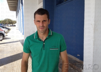 Nacho Aznar, jugador de la UD Melilla.