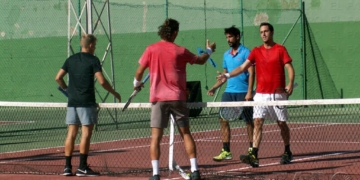 Final de uno de los partidos de dobles que se disputaron en la jornada de ayer.
