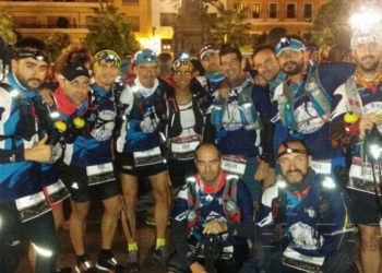 Los melillenses junto al campeón de la competición celebrada este fin de semana, el quinto por la izquierda.