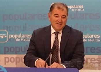 Robles reconoce que faltan especialistas para atender a los pacientes de Melilla