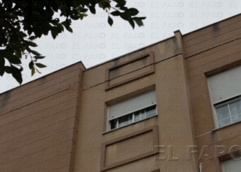 “Llevo cinco días sin agua y con  un techo que se me cae encima”