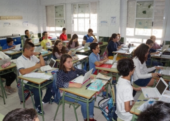 Educación concede 2.130 ayudas de 400 euros para material escolar