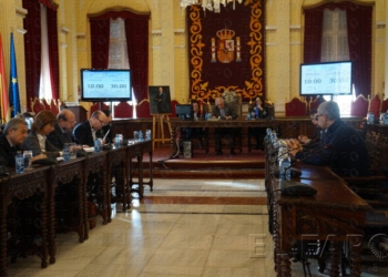 Paz Velázquez acusa a C’s de no ir a por “un sillón, sino a por un tresillo”