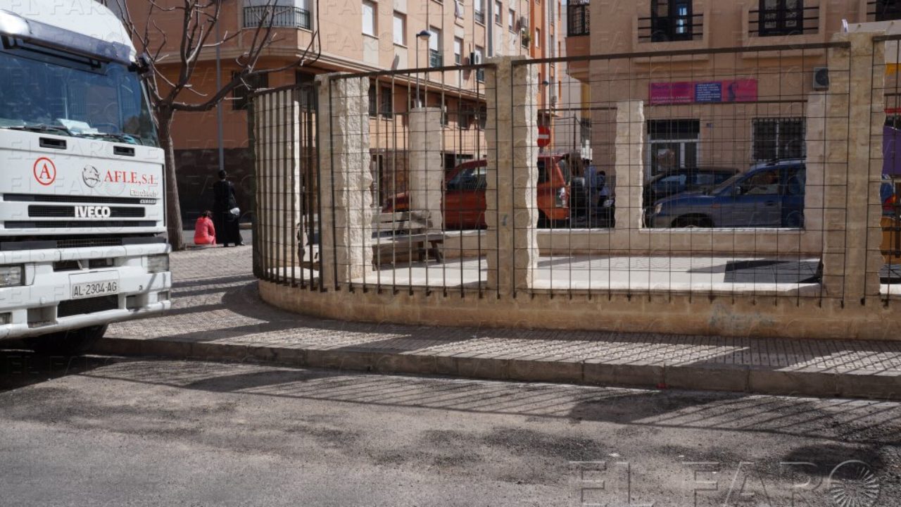 Vecinos del Real están que trinan con la prostitución en el barrio - El  Faro de Melilla