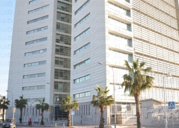 Dos médicos multados con 6.504€ por manipular muestras de sangre