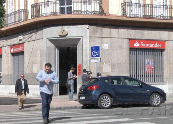 Cazan a una supuesta estafadora al intentar sacar dinero sin identificarse en el Santander