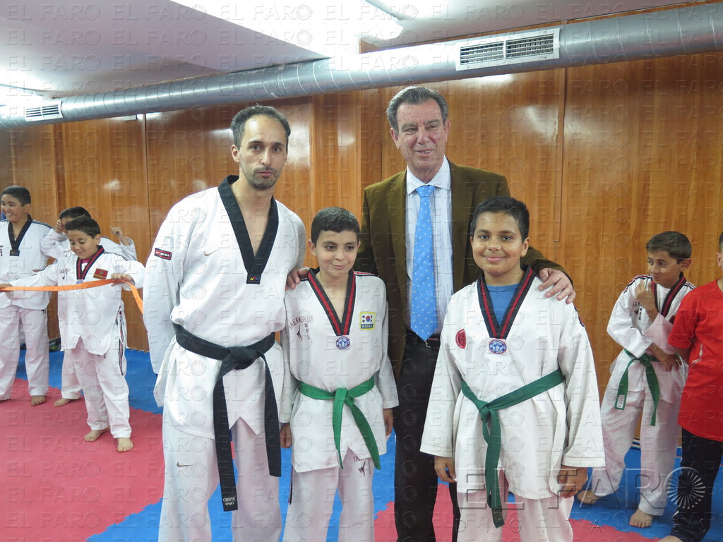 El consejero Miranda se deja caer por el tatami