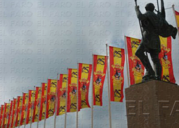 Melilla ‘ondea’ por el Regimiento de Artillería