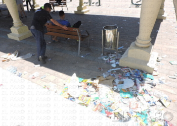 La basura cubre el parque del Monte