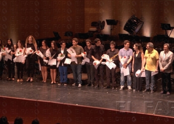 Durante el acto se hizo entrega de los diplomas a los alumnos de último curso.