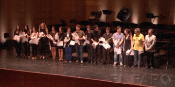Durante el acto se hizo entrega de los diplomas a los alumnos de último curso.