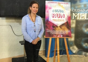 el faro Isabel Moreno, viceconsejera de Juventud, durante la presentación de la carrera.