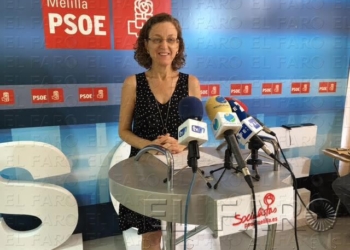 La presidenta de la gestora del PSOE de Melilla, Gloria Rojas, en la sede de su partido.