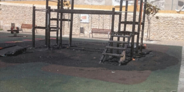 Estado en el que ha quedado el parque infantil en el barrio monte María Cristina.