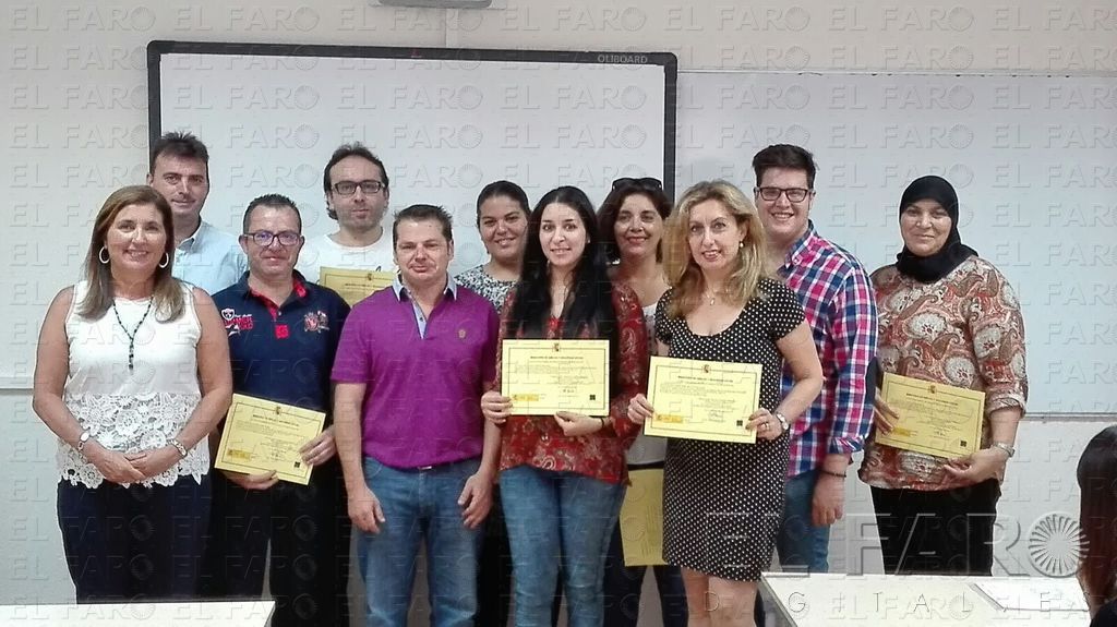 Grupo G8 concede sus títulos de servicios bibliotecarios y atención al usuario