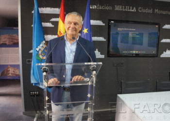 El presidente de la Fundación Melilla Monumental, Francisco Javier Calderón, durante la rueda de prensa.