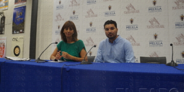 La consejera de Cultura, Fadela Mohatar, y José Heredia, durante la rueda de prensa.