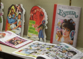 La muestra dedica una parte a la literatura con diversos cuentos troquelados.