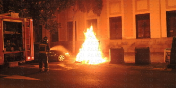 Un momento, durante la extinguición del fuego.