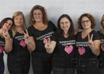 Ana Bella (segunda derecha) con varias compañeras de la Fundación Ana Bella.