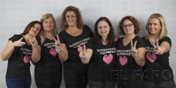 Ana Bella (segunda derecha) con varias compañeras de la Fundación Ana Bella.