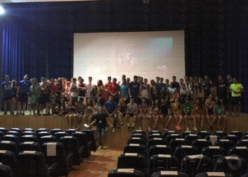 Foto de familia de los diez equipos que participarán del 29 de julio al 4 de agosto en la Gran Movida.