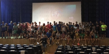 Foto de familia de los diez equipos que participarán del 29 de julio al 4 de agosto en la Gran Movida.