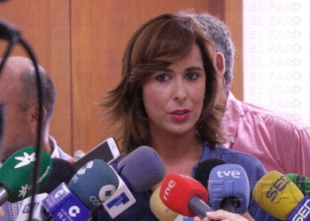 La consejera de Sanidad Pública, Paz Velázquez, atendiendo a los medios.