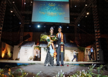 Sheyla Gutiérrez y Alonso Trujillo, durante la gala de Miss y Míster Fiestas Patronales 2016.