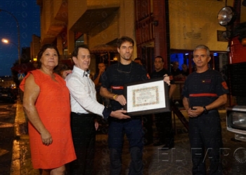 Los Bomberos homenajean a la patrona del barrio tras ser nombrados Socio de Honor